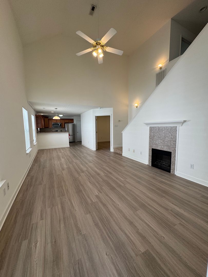 Mooresville House: 203 Clusters Circle