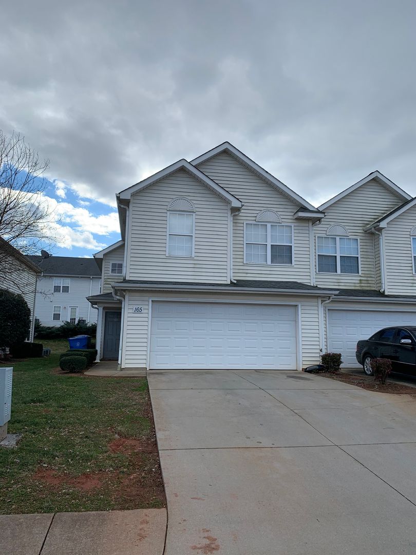 Mooresville House: 165 Springwood Lane