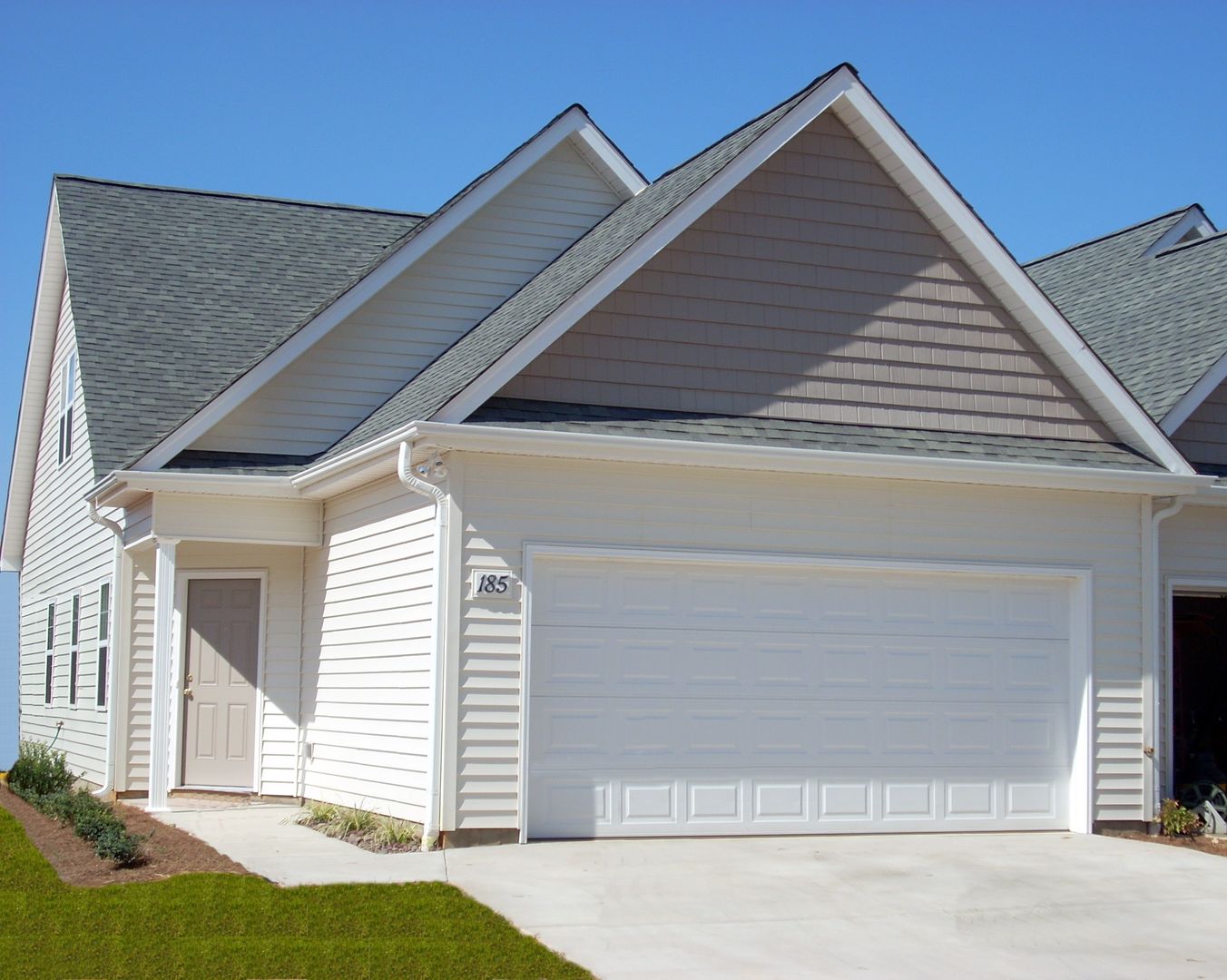 Mooresville House: 185 Clusters Circle