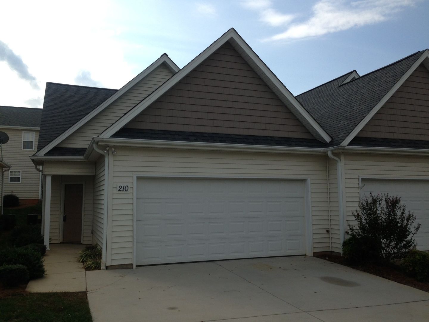 Mooresville House: 210 Clusters Circle