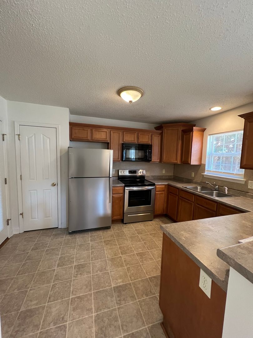 Mooresville House: 203 Clusters Circle