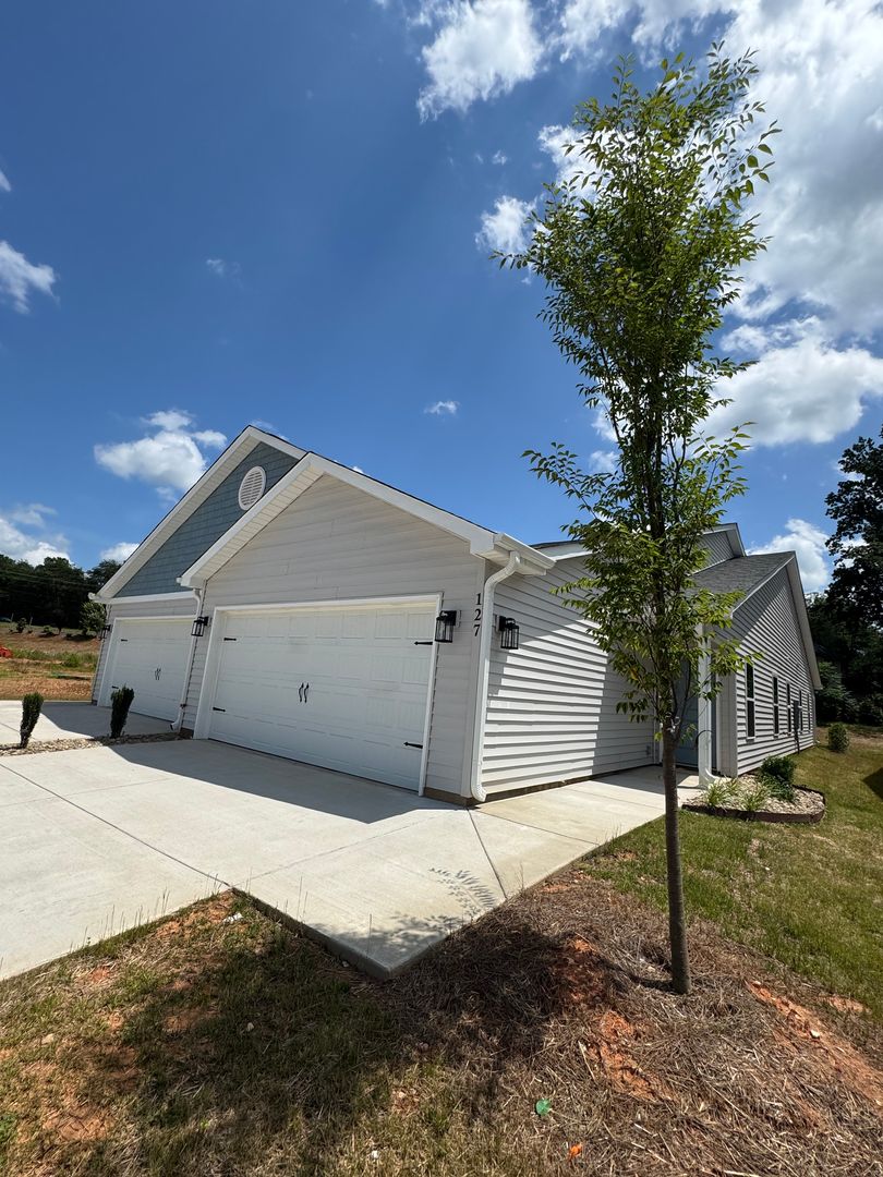 Mooresville House: 133 Brawley Villas Place