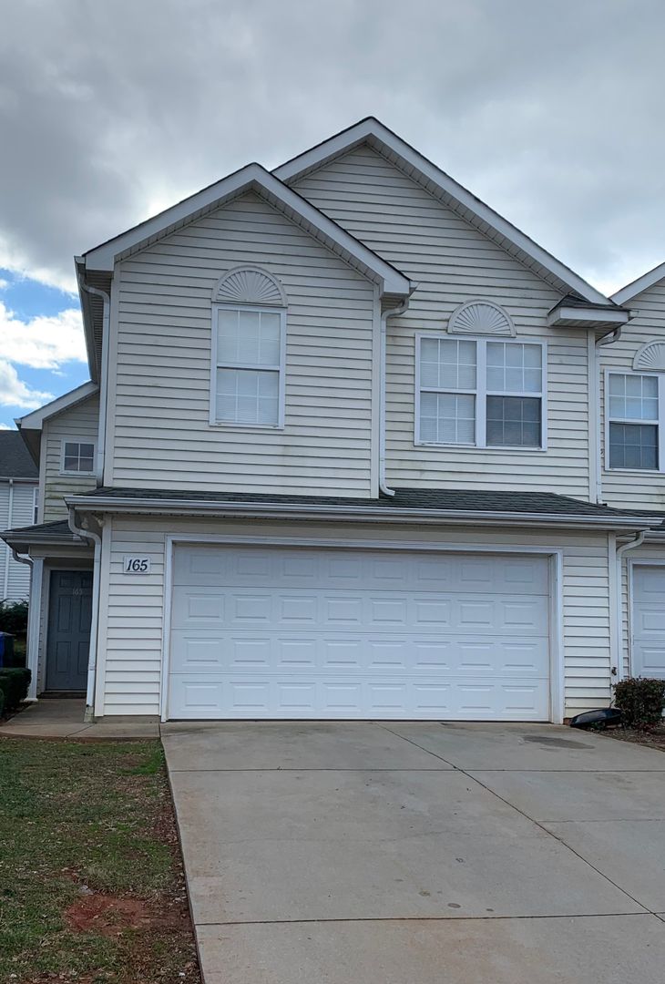 Mooresville House: 165 Springwood Lane