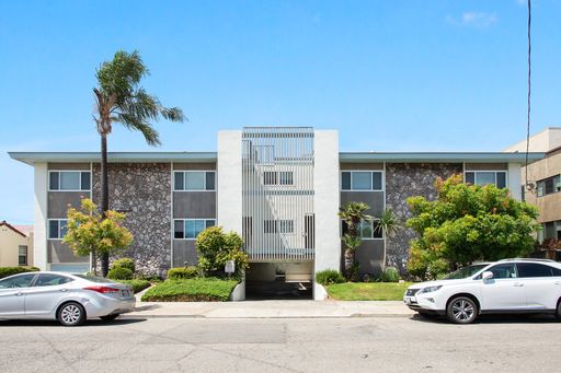 Be part of an amazing community, take a look at a spacious 1 bedroom unit in the same complex!