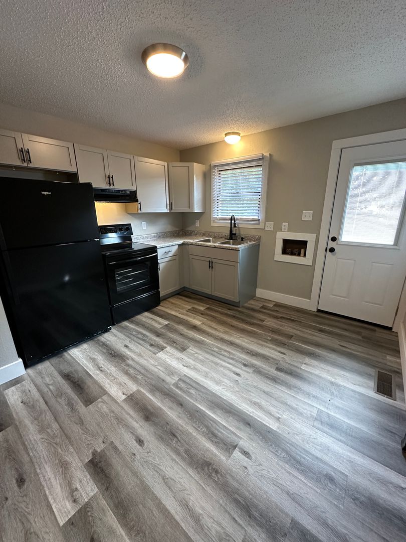 Millersburg Apartment: 200 Maple Street