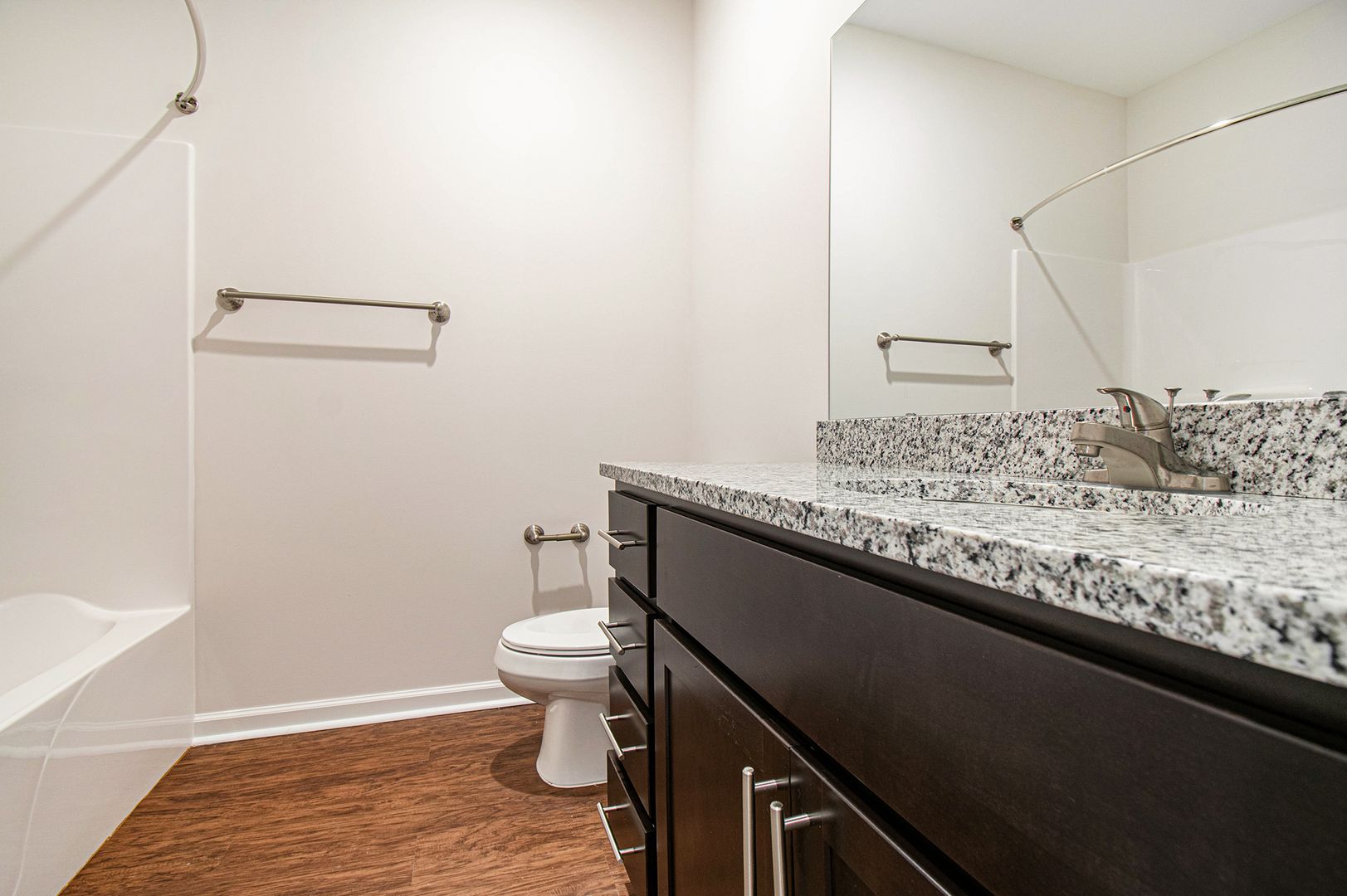 3 Bedroom 2 Bathroom - Luxury Goshen Apt. w/ Garage 5 of 8