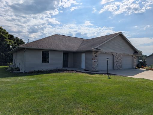 3 Bedroom Duplex - Garage - Basement – photo 1