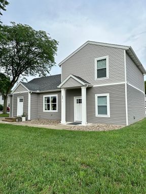 1 Bed / 1 Bath Triplex in Elkhart
