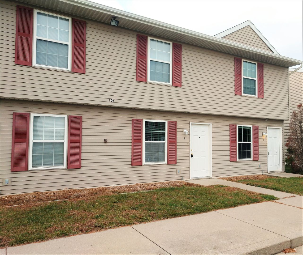 Goshen Apartment: 206 S. Silverwood Lane