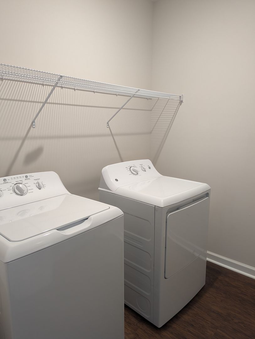 3 Bedroom 2 Bathroom - Luxury Goshen Apt. w/ Garage 6 of 8