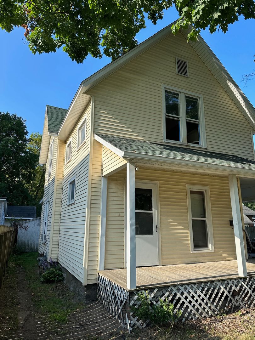 Goshen Apartment: 504 E. Jefferson Street