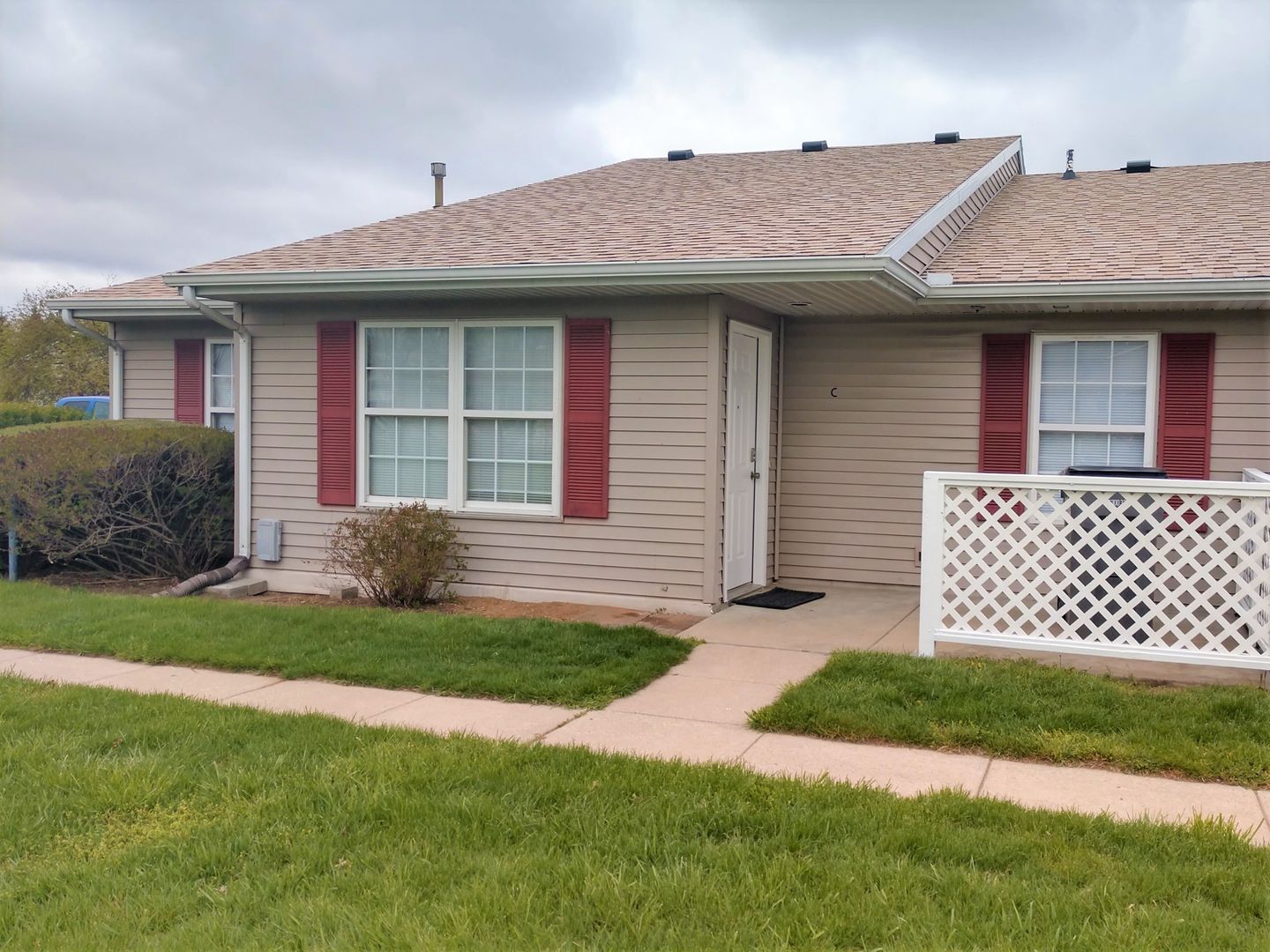 Goshen Apartment: 212 S. Silverwood Lane