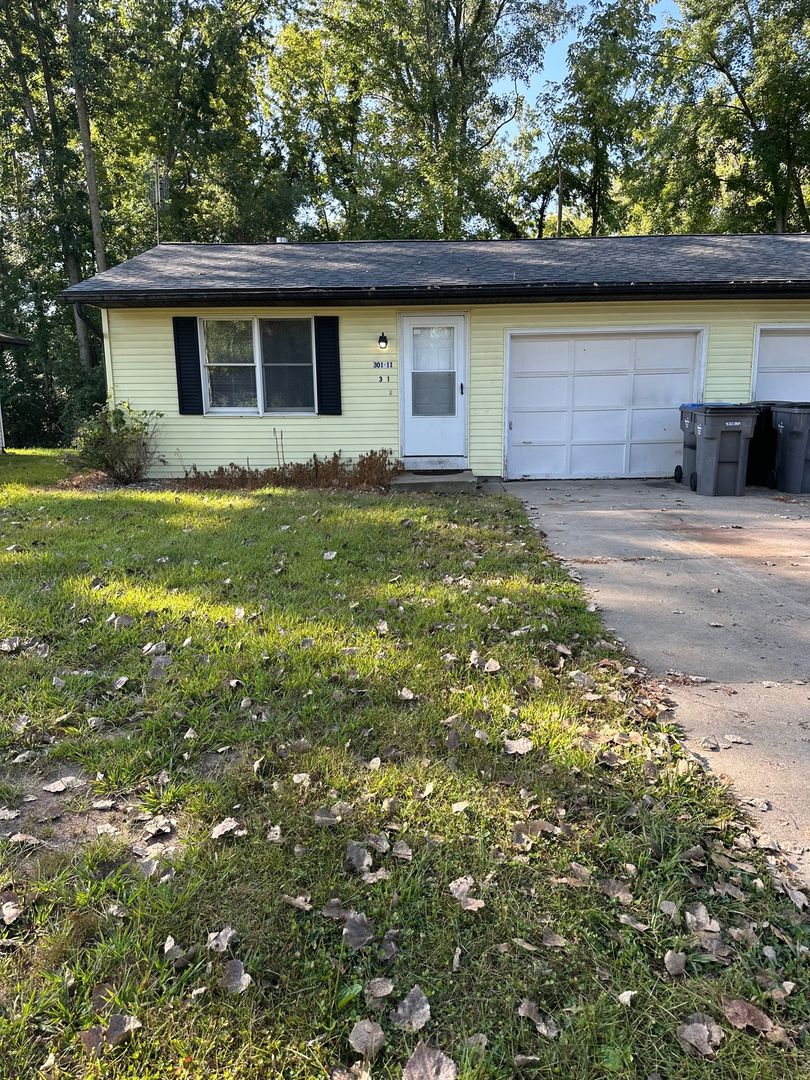 Syracuse Apartment: 301 E. Palm Drive