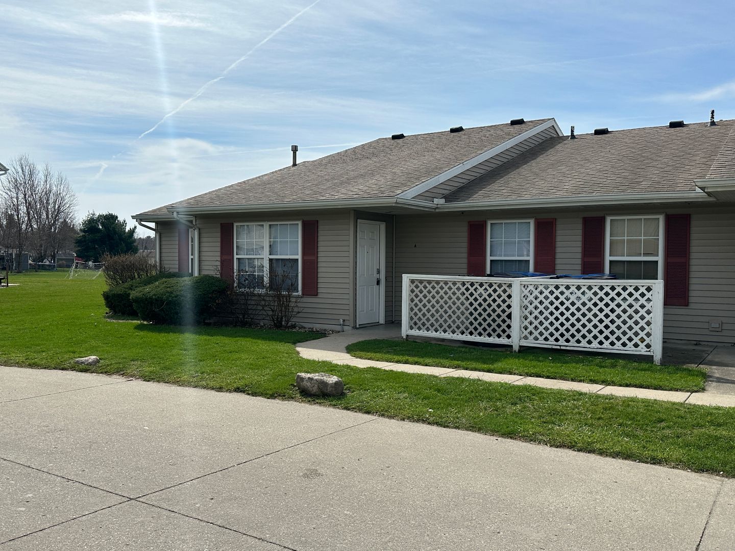 Goshen Apartment: 212 S. Silverwood Lane