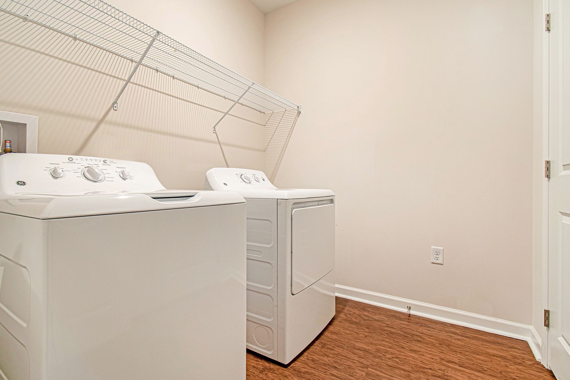2 Bedroom 1.5 Bathroom - Luxury Goshen Apt 5 of 11