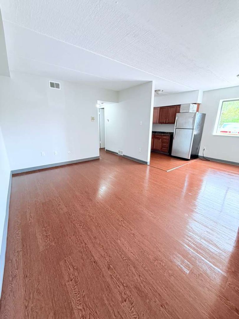 Verona Apartment: 462 South Ave
