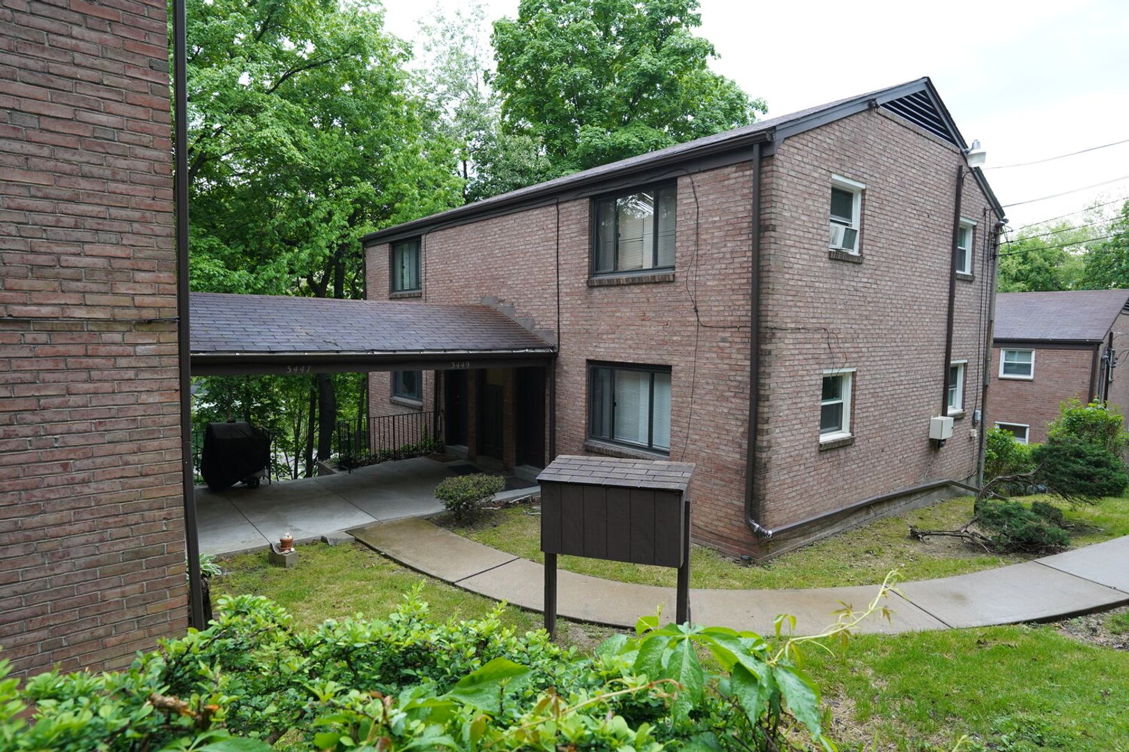 Ross Apartment: 3447-3453 Evergreen Rd