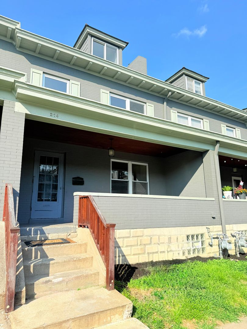 Bellevue Apartment: 200-223 Gilliland Ave