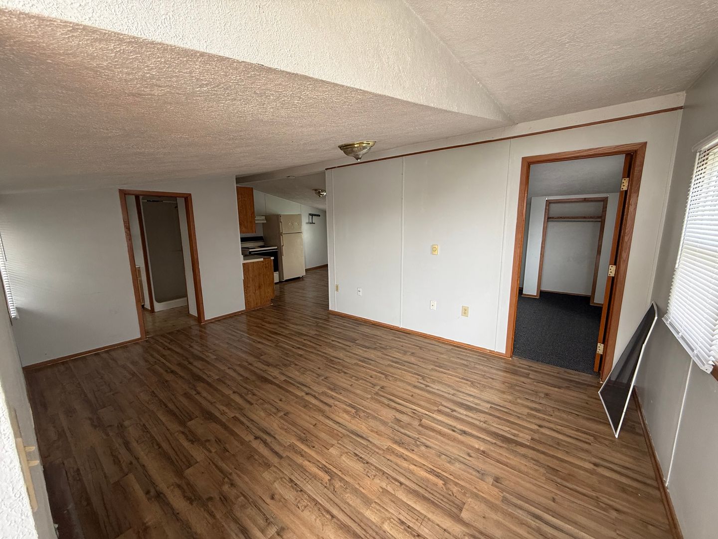 Elwood Apartment: 210 S 18th St