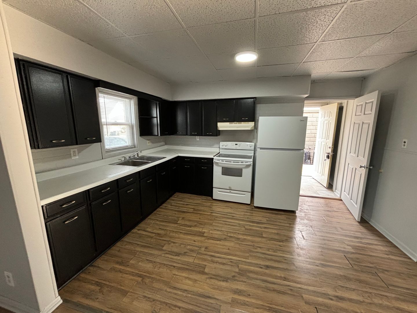 Elwood Apartment: 1639 South A St