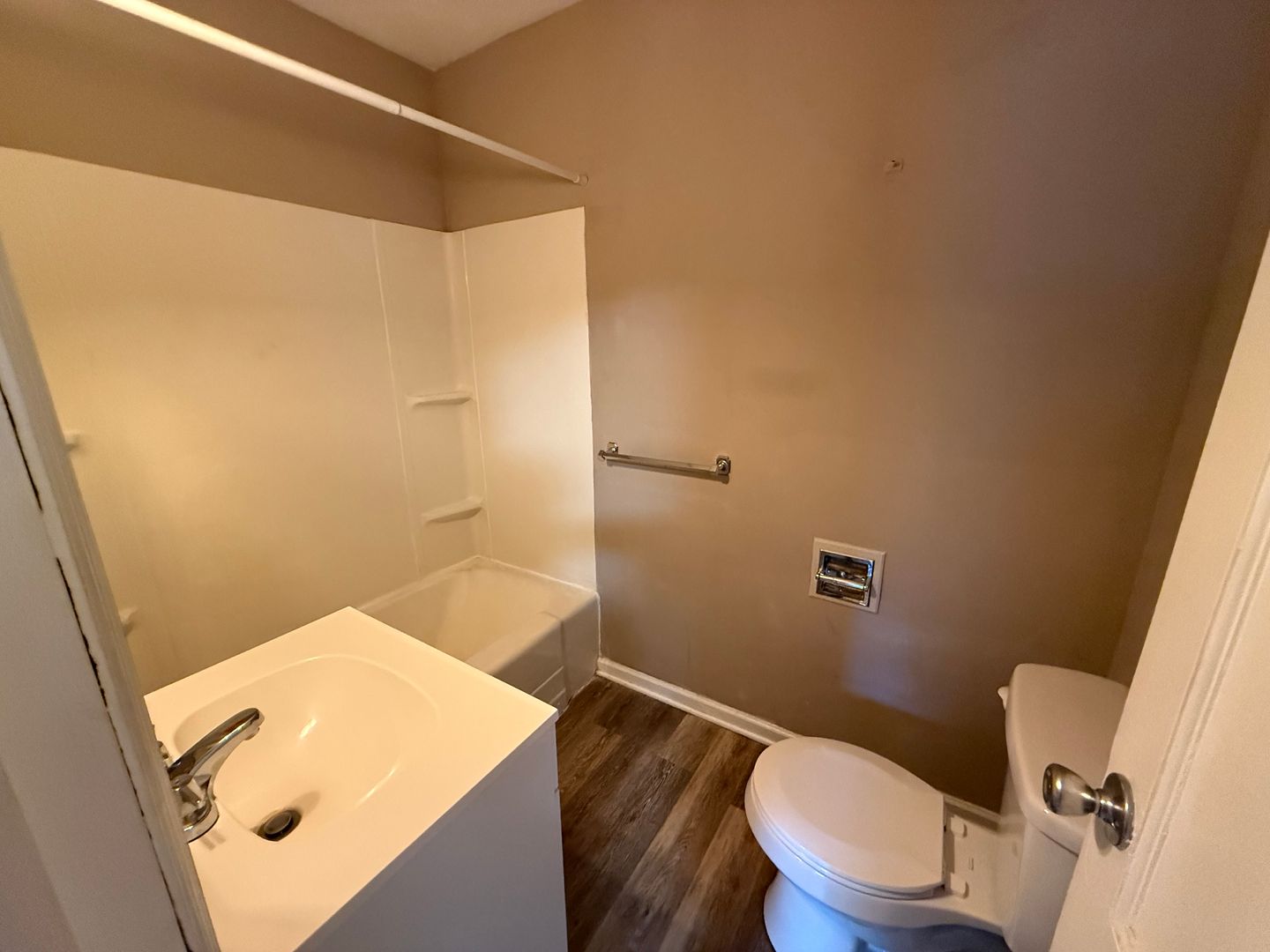 Noblesville Apartment: 861 N 11th St
