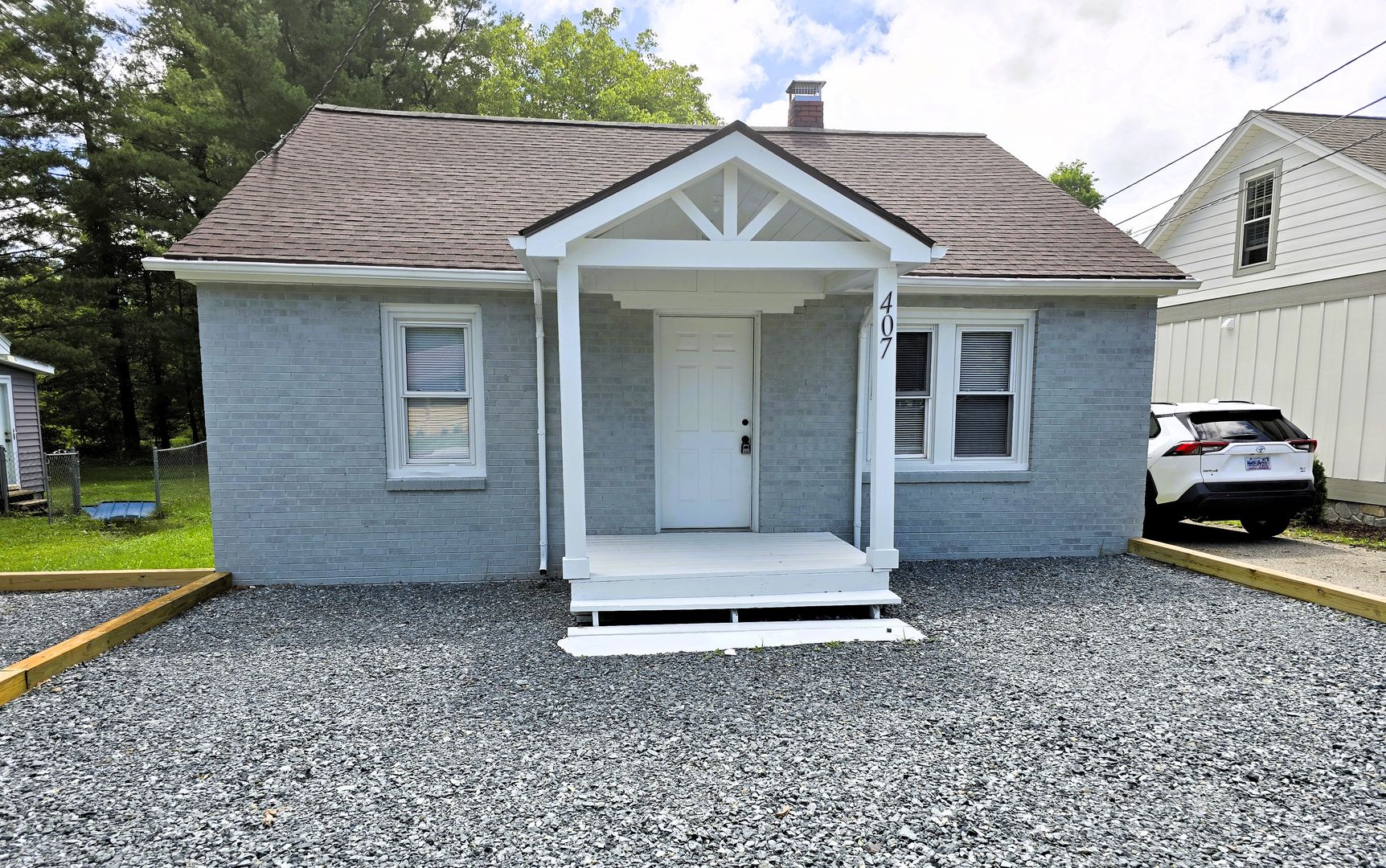 Boone House: 407 Meadowview Drive