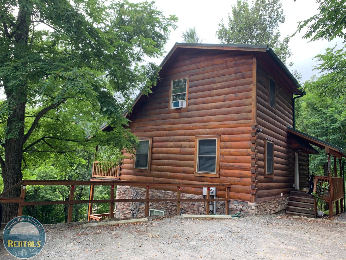 Boone Apartment: 647 Junaluska Rd