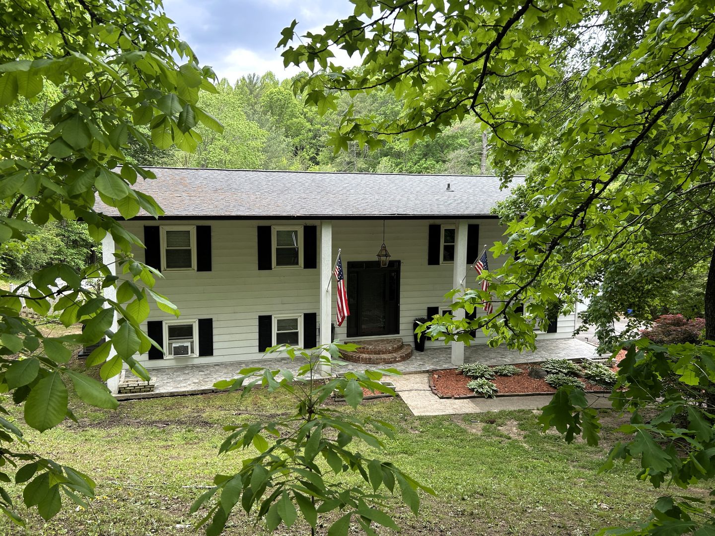 Lenoir House: 212 Georgetown Road