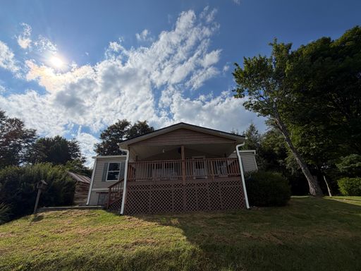 Spacious 3 Bedroom Home with Large Front Porch – photo 1