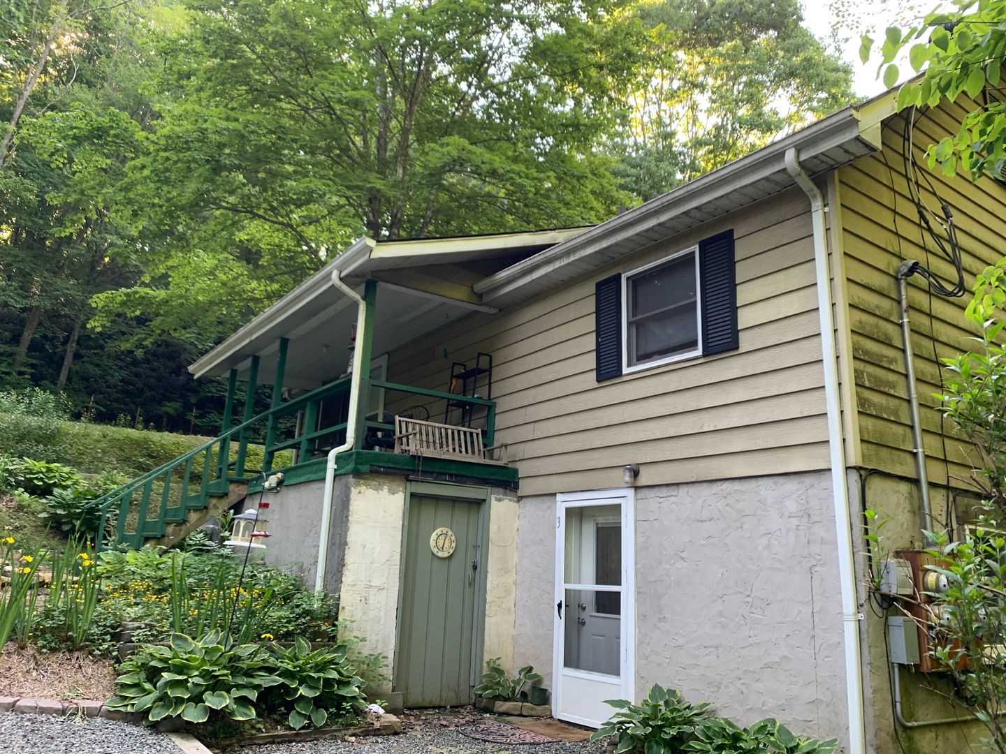 Boone Apartment: 1489 Browns Chapel Rd