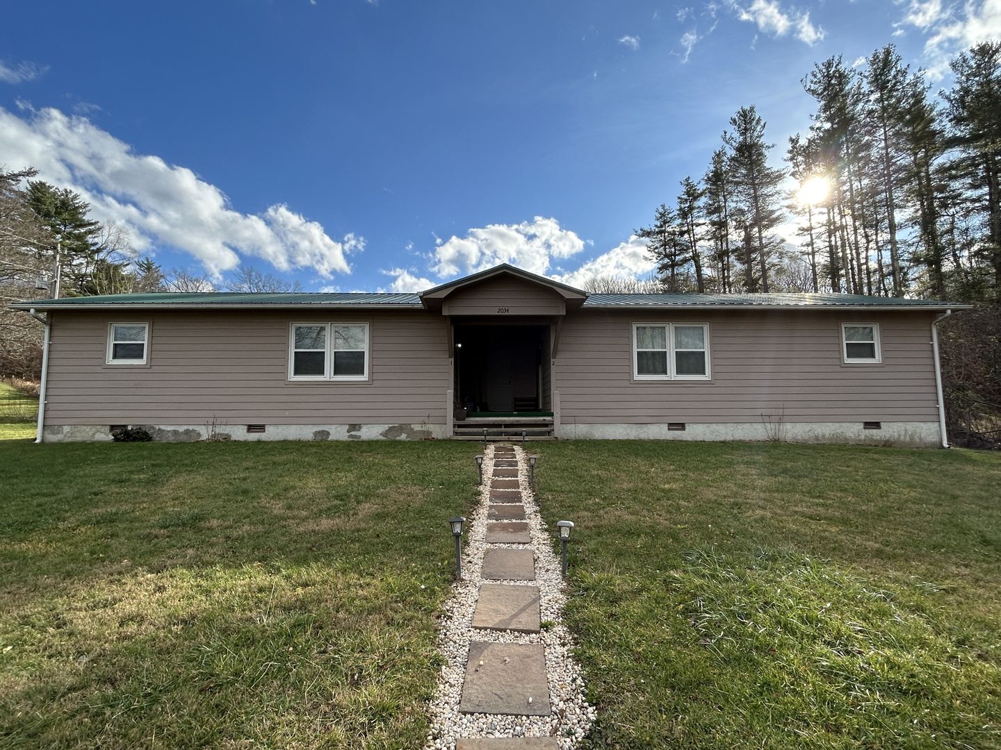 Boone Apartment: 2034 Browns Chapel Rd