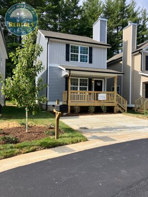 3/2.5 Modern Home off 421 in Boone, R-2 Zoned – photo 1