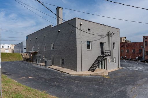 Single Office space w/ Common Area Downtown Lenoir