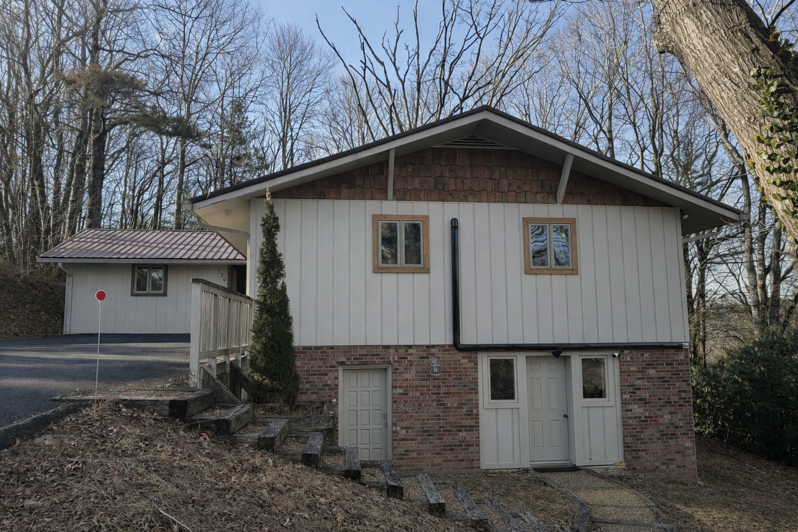 Boone House: 120 Touchdown Drive