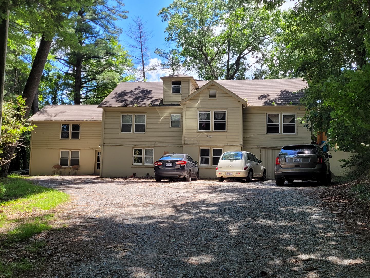 Boone Apartment: 210 Buena Vista