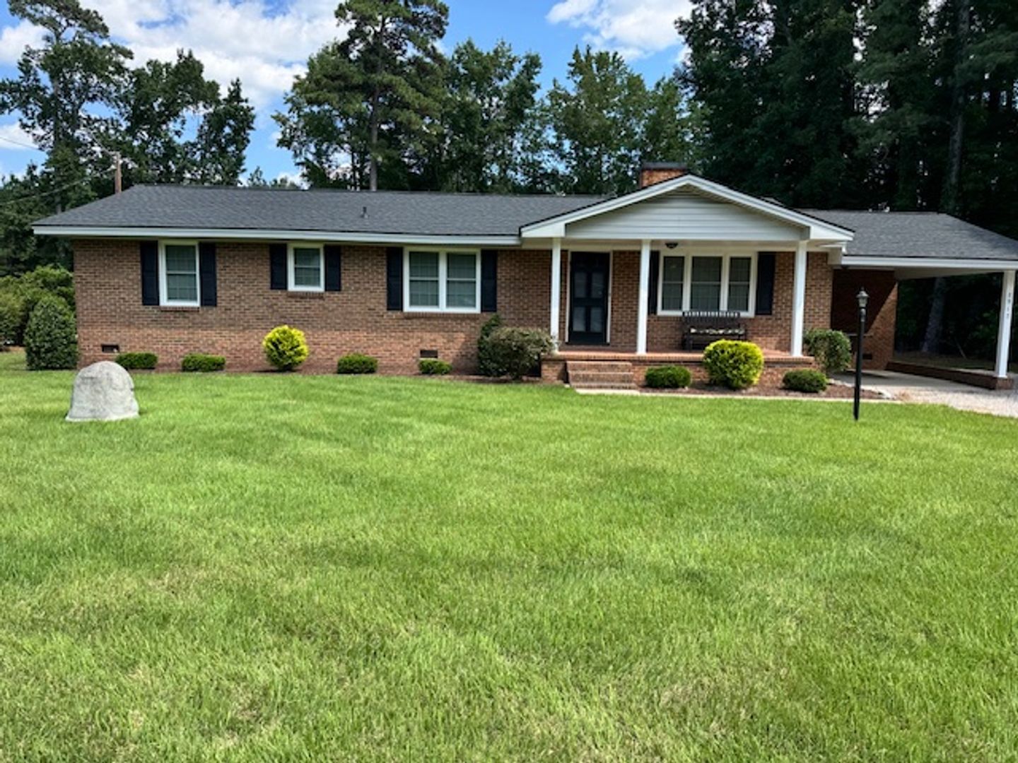 Rocky Mount House: 2917 Old Mill Road