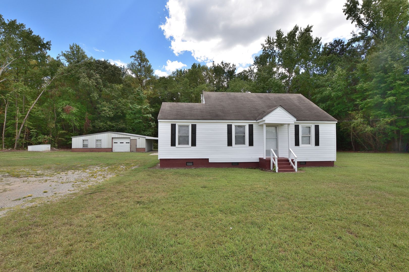 Rocky Mount House: 9475 Hwy 97