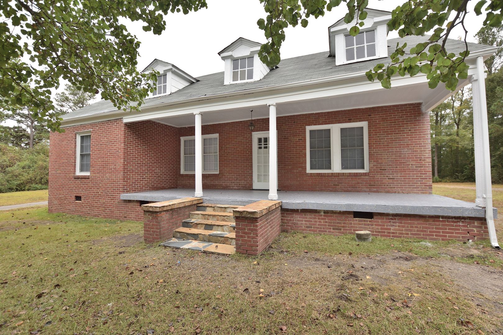 Rocky Mount House: 1760 Country Club Rd