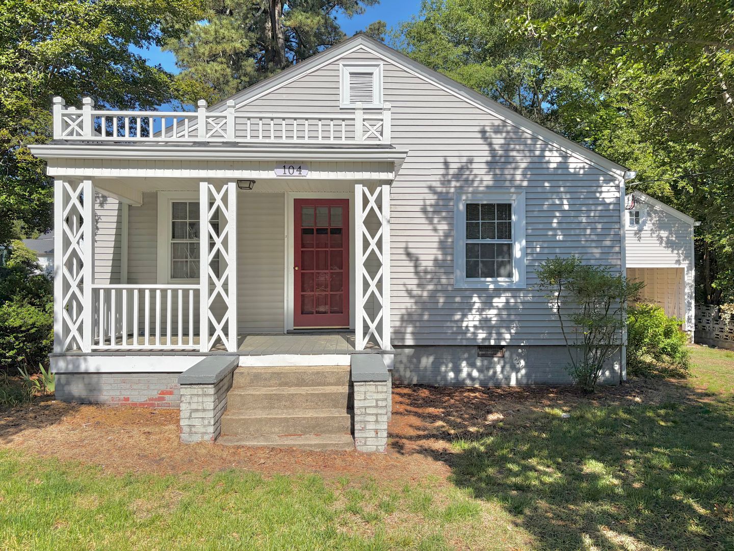 Nashville House: 104 S FORT ST