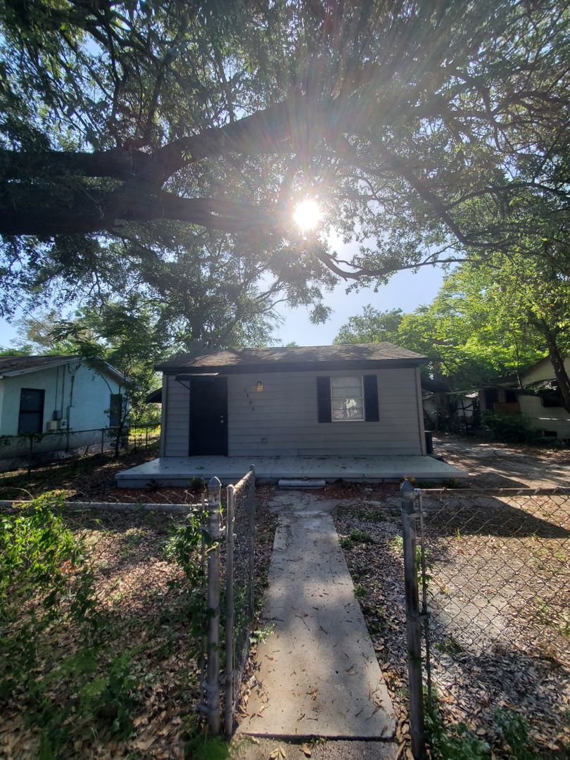 Tampa House: 3805 N Whittier St