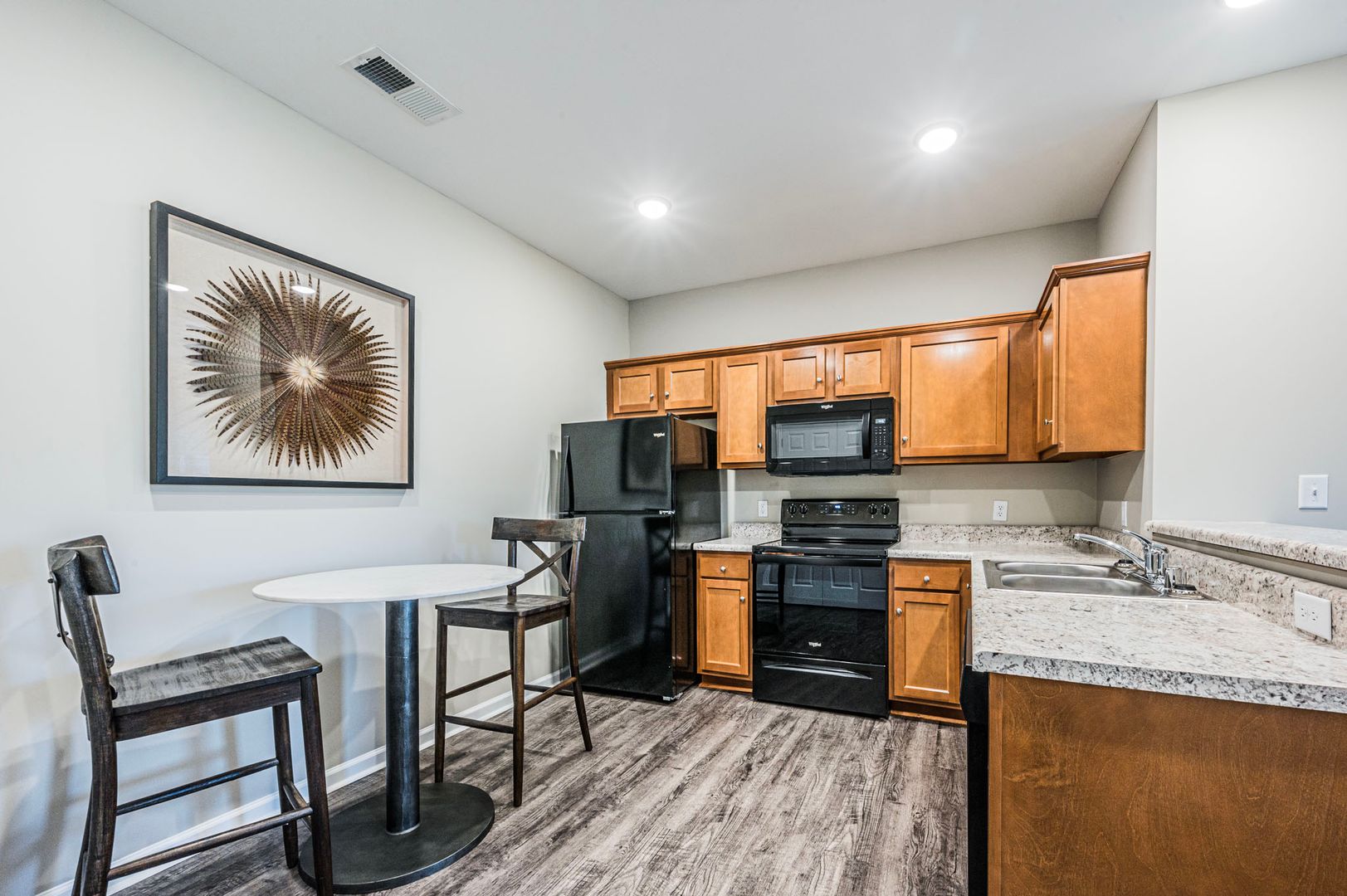 Bowling Green Apartment: Lynnwood Way