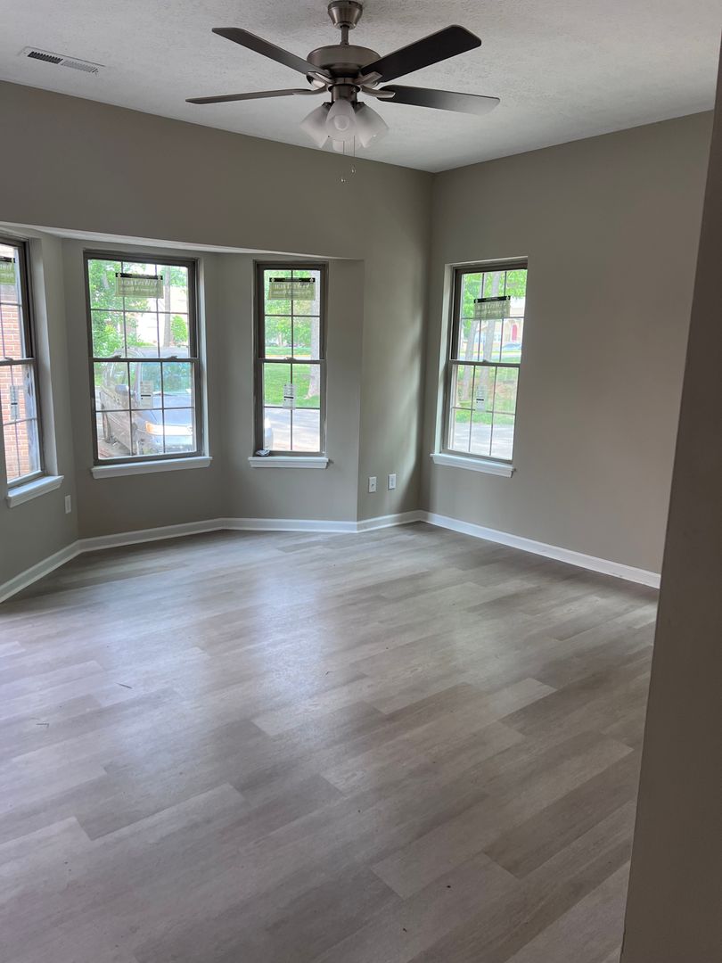 Bowling Green Apartment: 1722 Chestnut Street