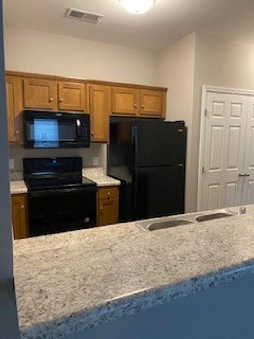 Bowling Green Apartment: Lynnwood Way