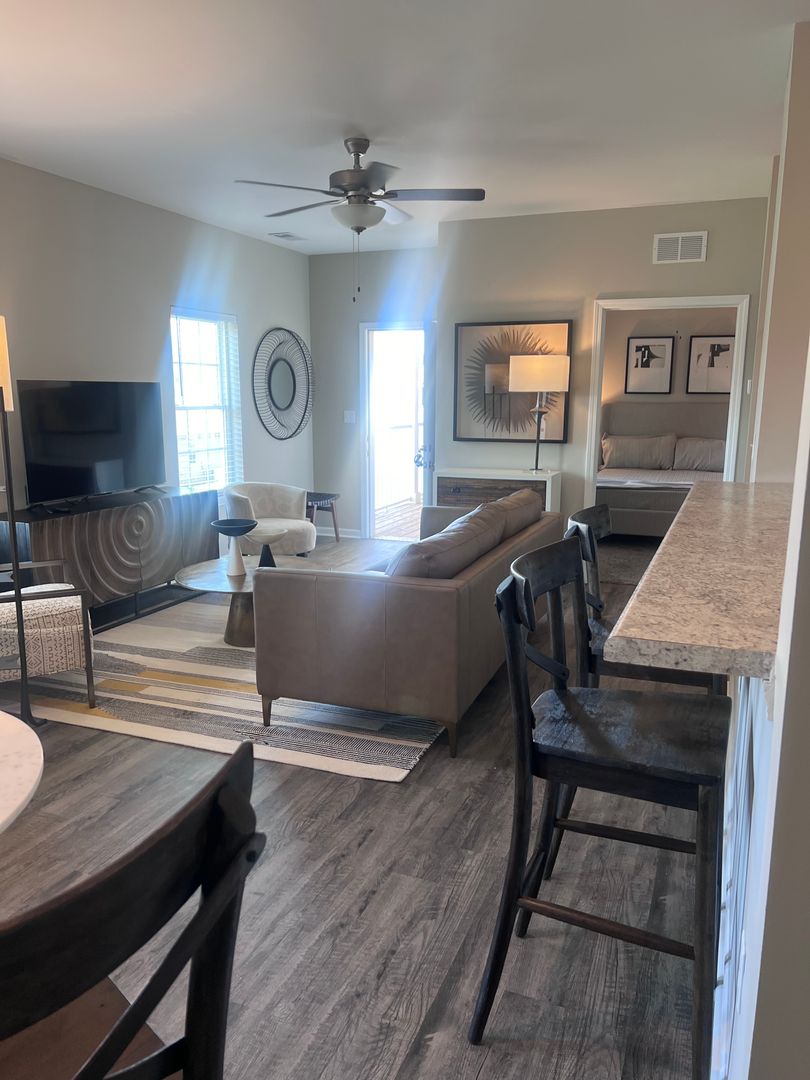 Bowling Green Apartment: Lynnwood Way