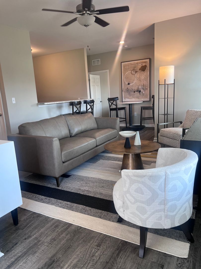 Bowling Green Apartment: Lynnwood Way