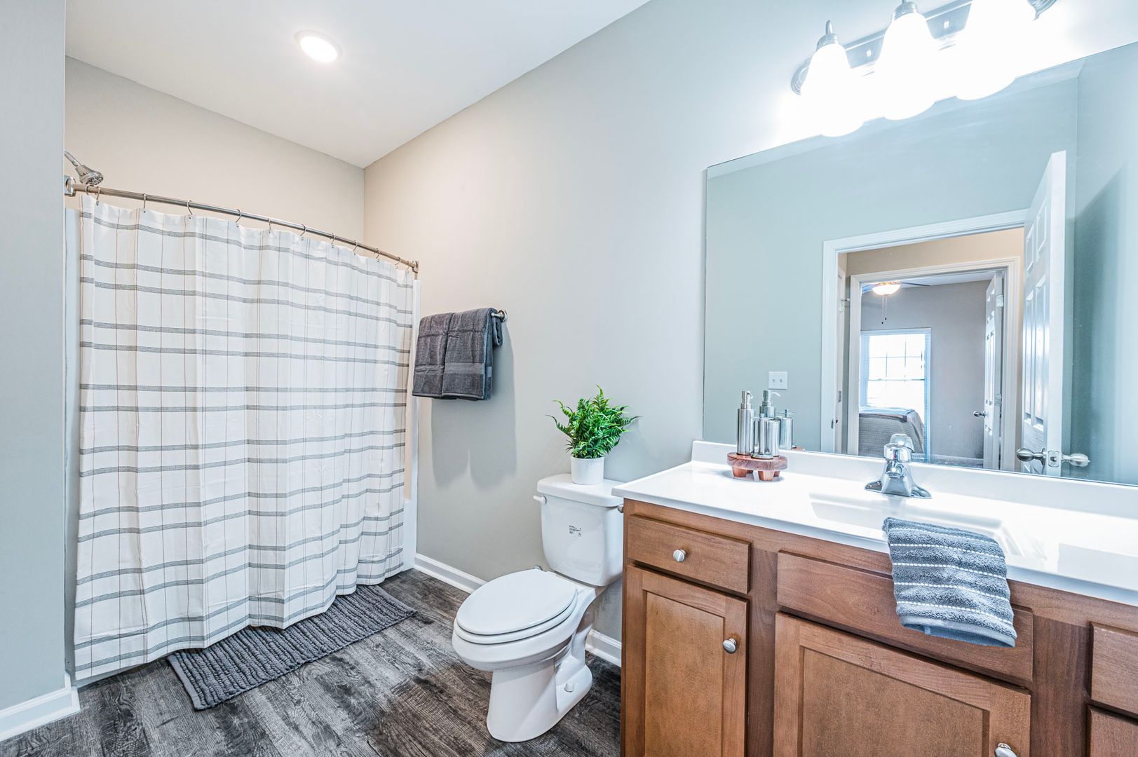 Bowling Green Apartment: Lynnwood Way