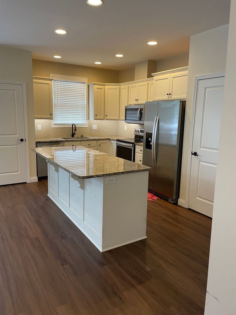 Bowling Green Apartment: 1209 High Street