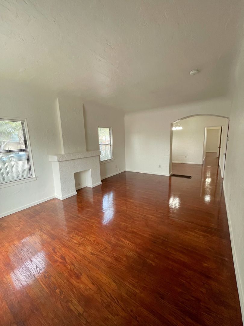 Long Beach Apartment: 3400 Ransom Street