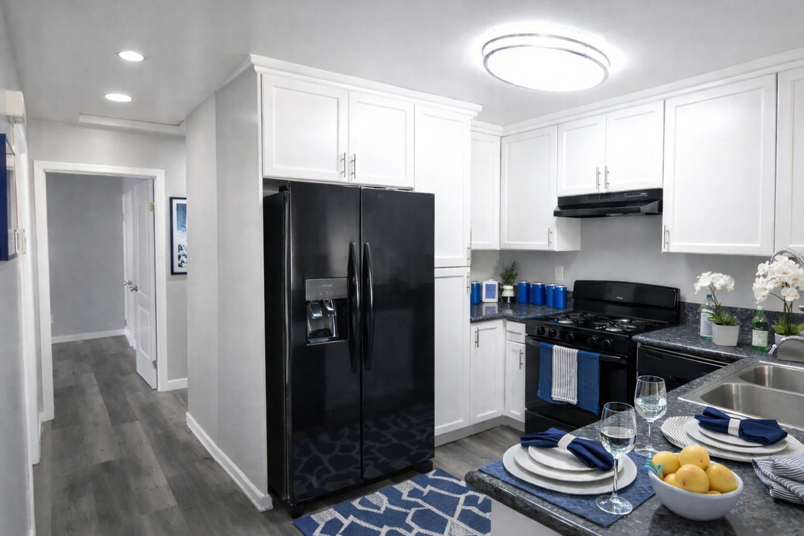 Bellflower Apartment: 9316-26 Palm Street