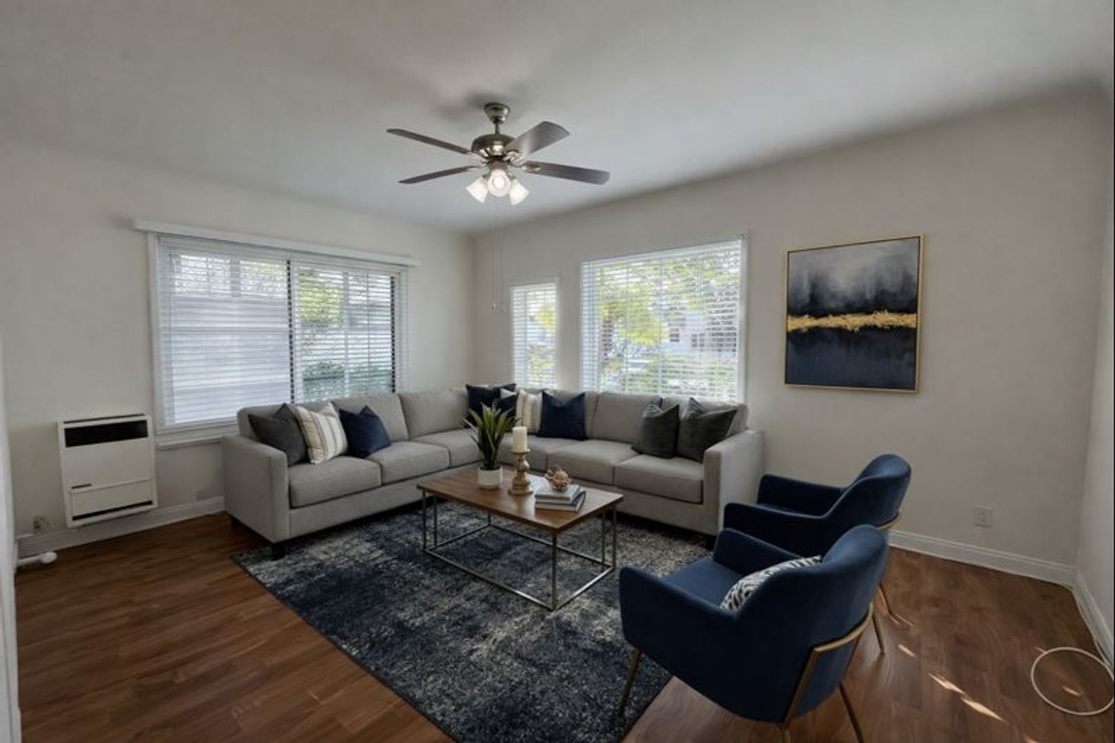Long Beach Apartment: 2390 Cedar Ave